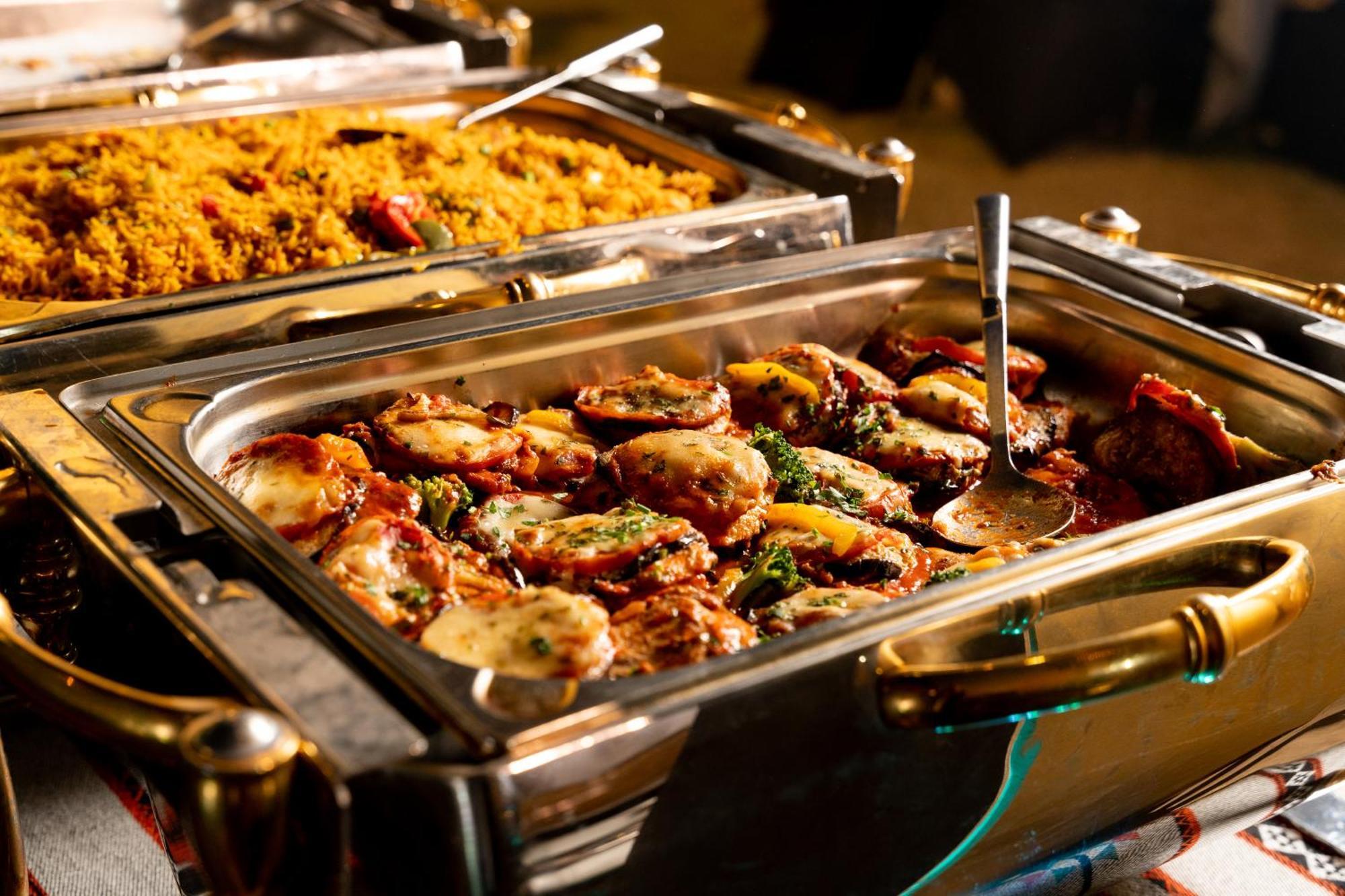 Sheraton Dammam Hotel & Convention Centre Exterior foto A chafing dish