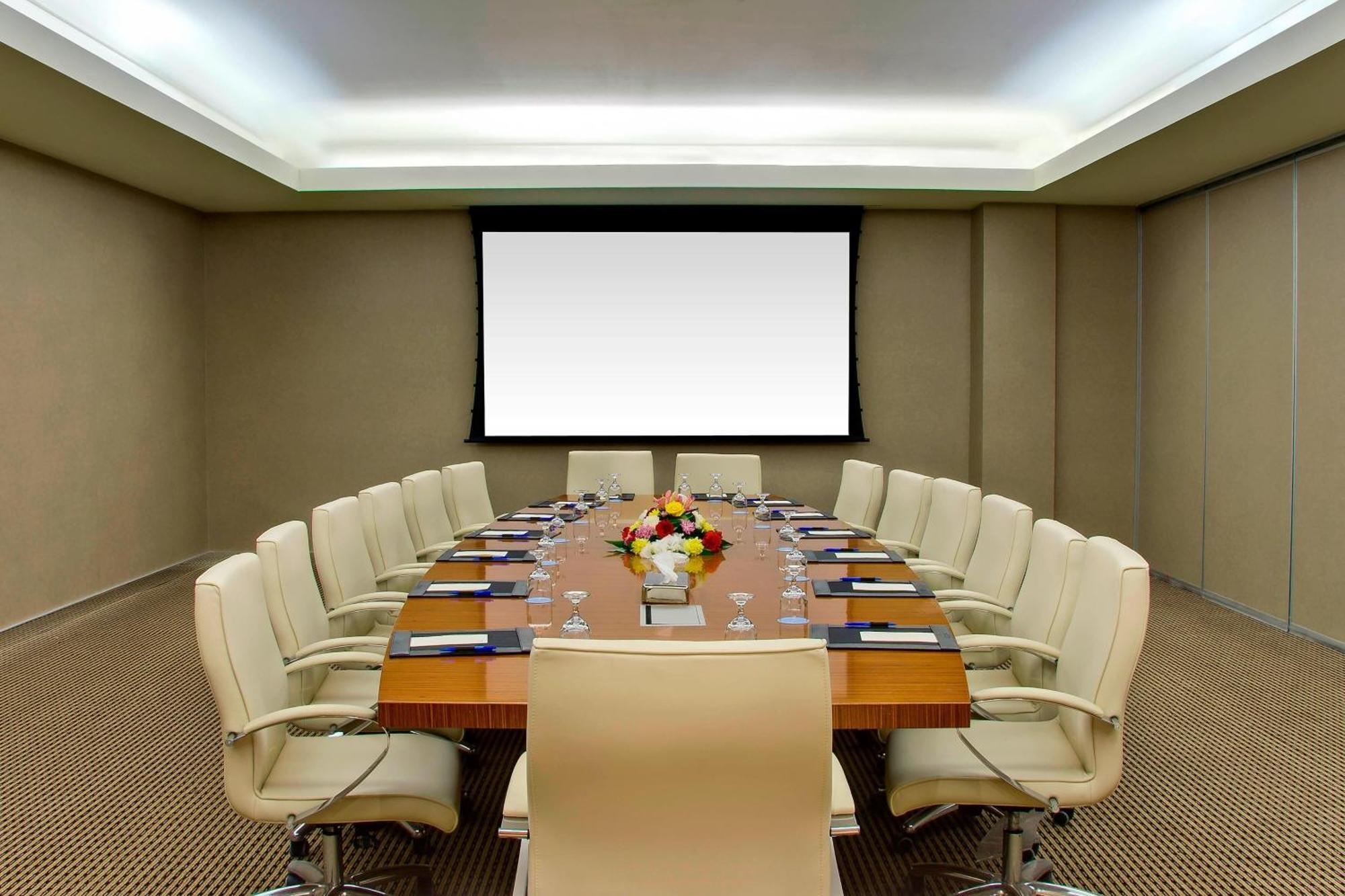 Sheraton Dammam Hotel & Convention Centre Exterior foto A boardroom