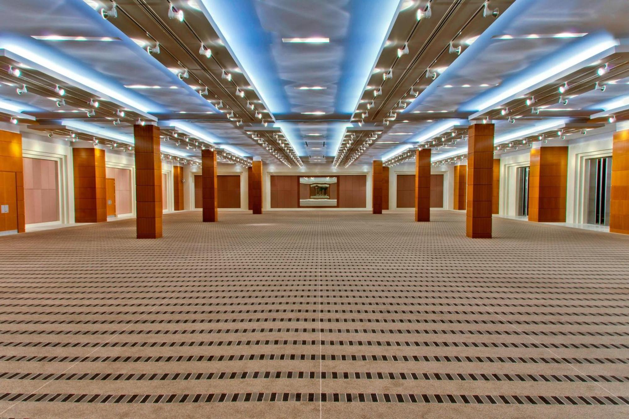 Sheraton Dammam Hotel & Convention Centre Exterior foto The interior of the main hall