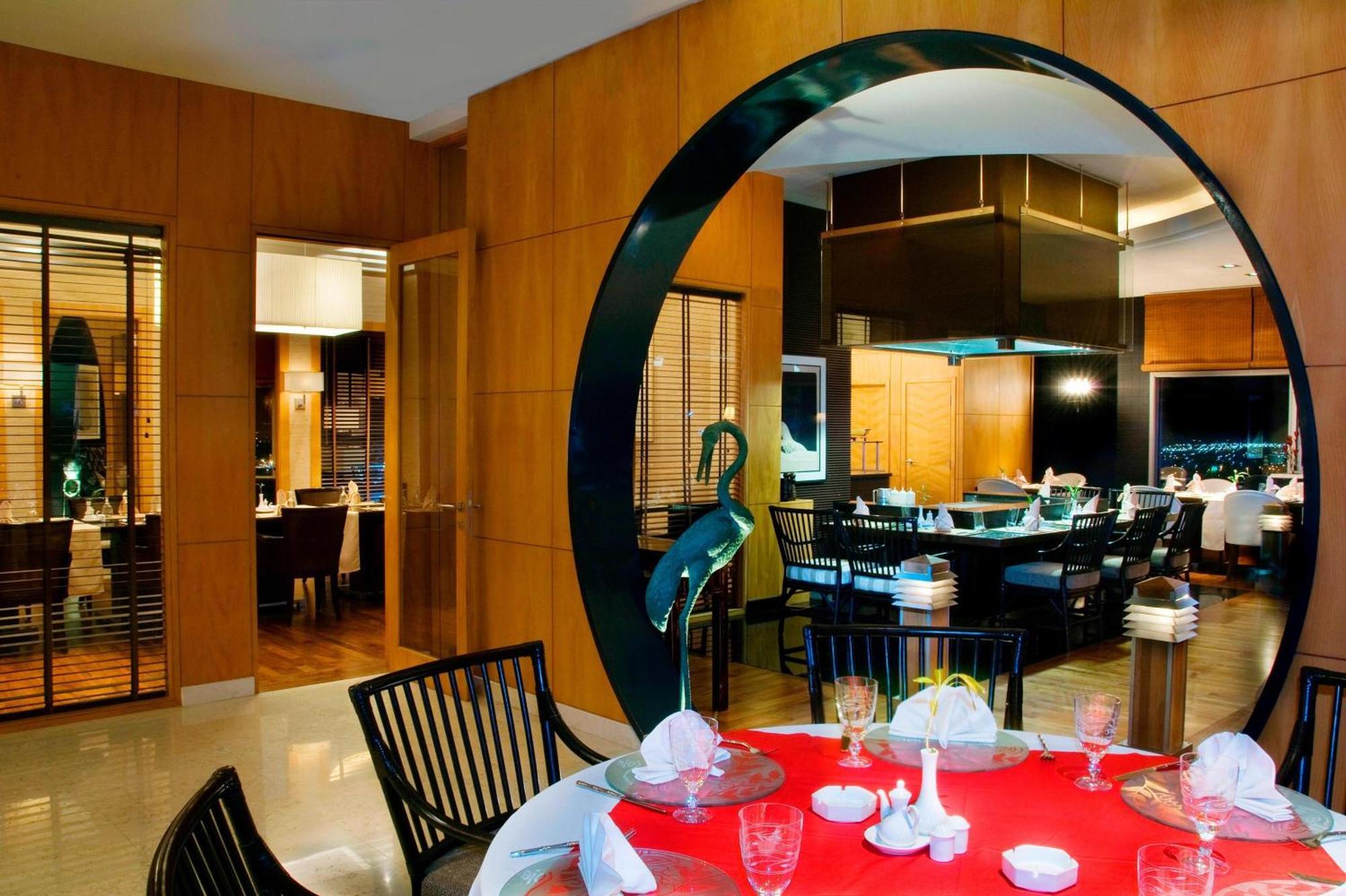 Sheraton Dammam Hotel & Convention Centre Exterior foto The interior of the restaurant