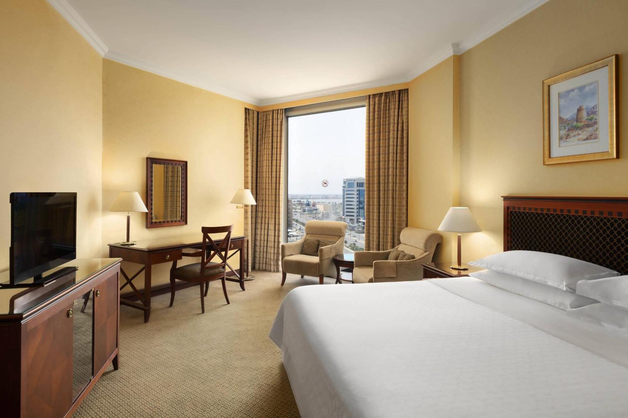 Sheraton Dammam Hotel & Convention Centre Exterior foto A guest room at the hotel