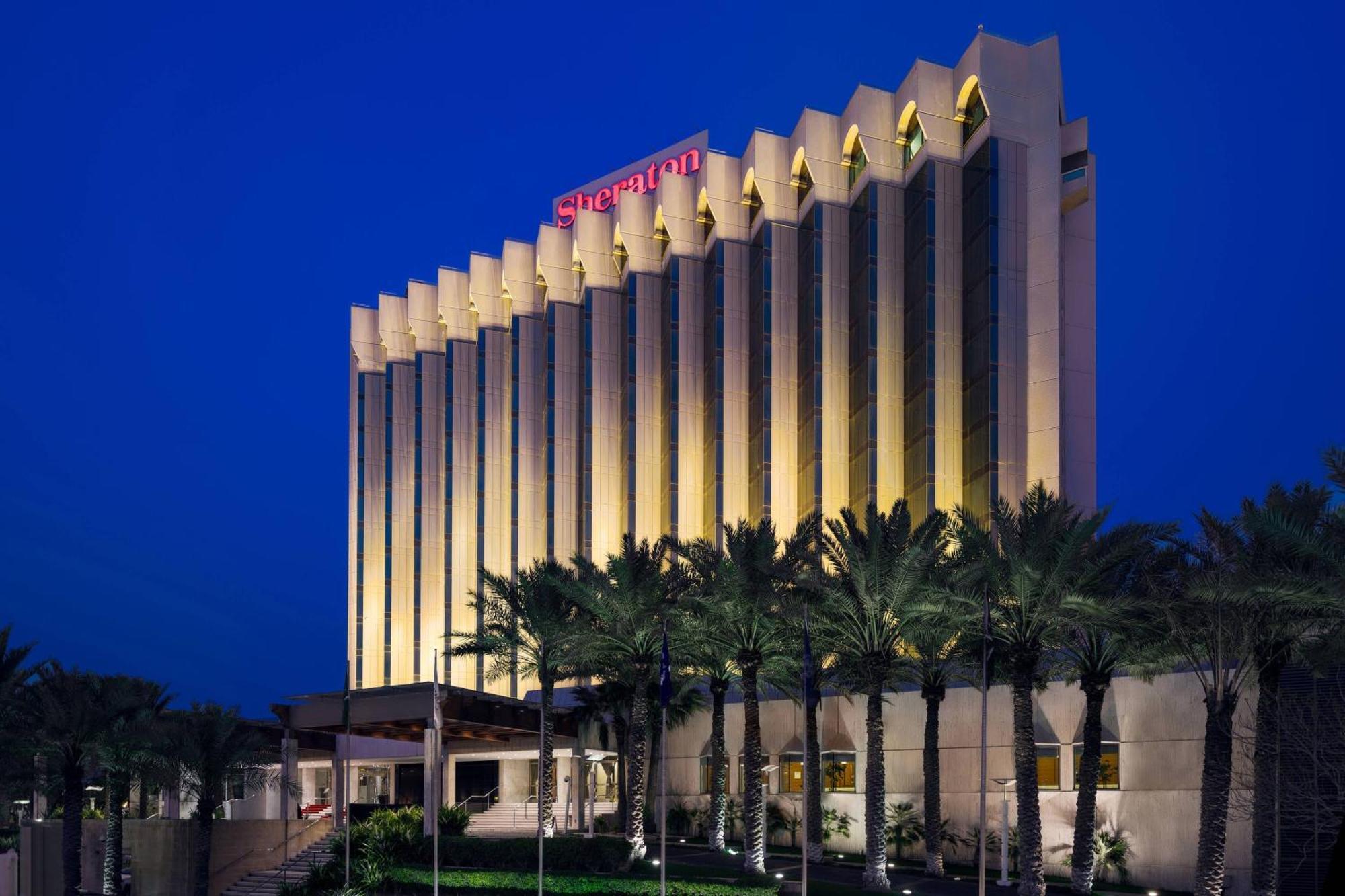 Sheraton Dammam Hotel & Convention Centre Exterior foto The Sheraton Riyadh Hotel and Towers