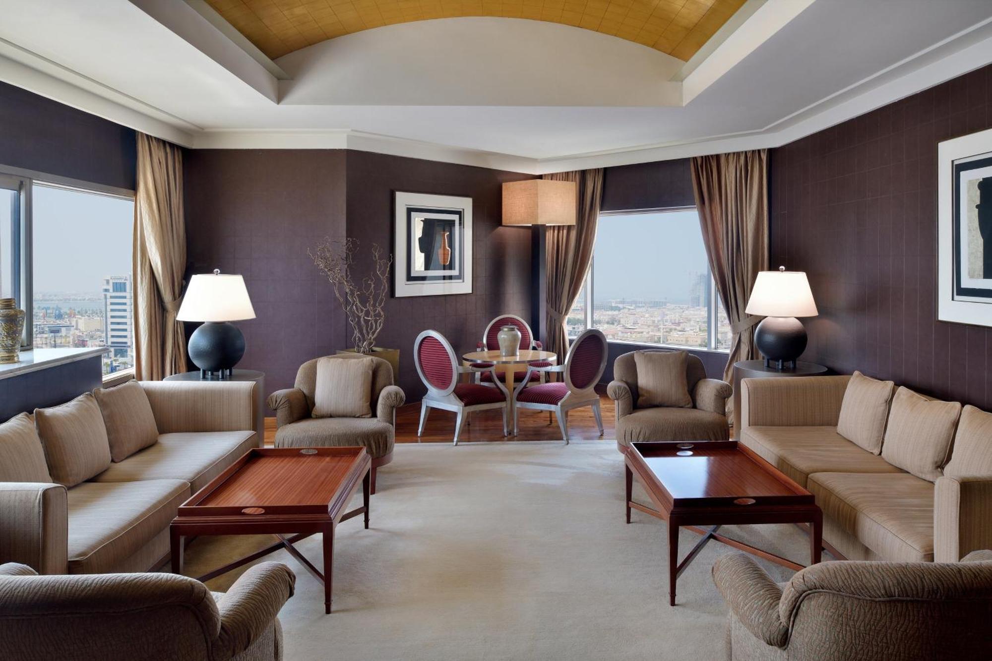 Sheraton Dammam Hotel & Convention Centre Exterior foto The interior of a suite at the Four Seasons Hotel, Cairo